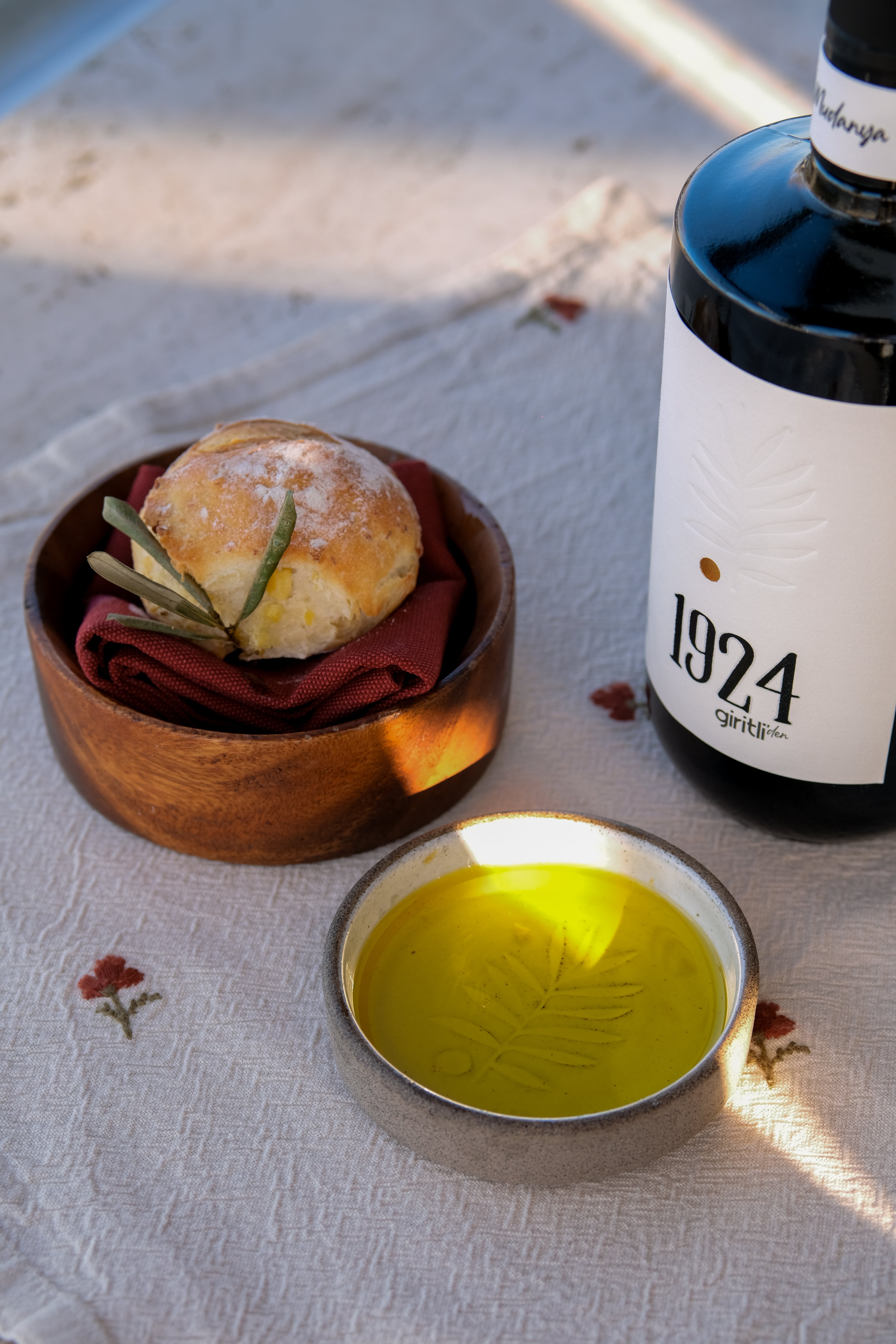 El Yapımı Stoneware Zeytinyağı Tadım Tabağı – Doğallığın Zarafeti